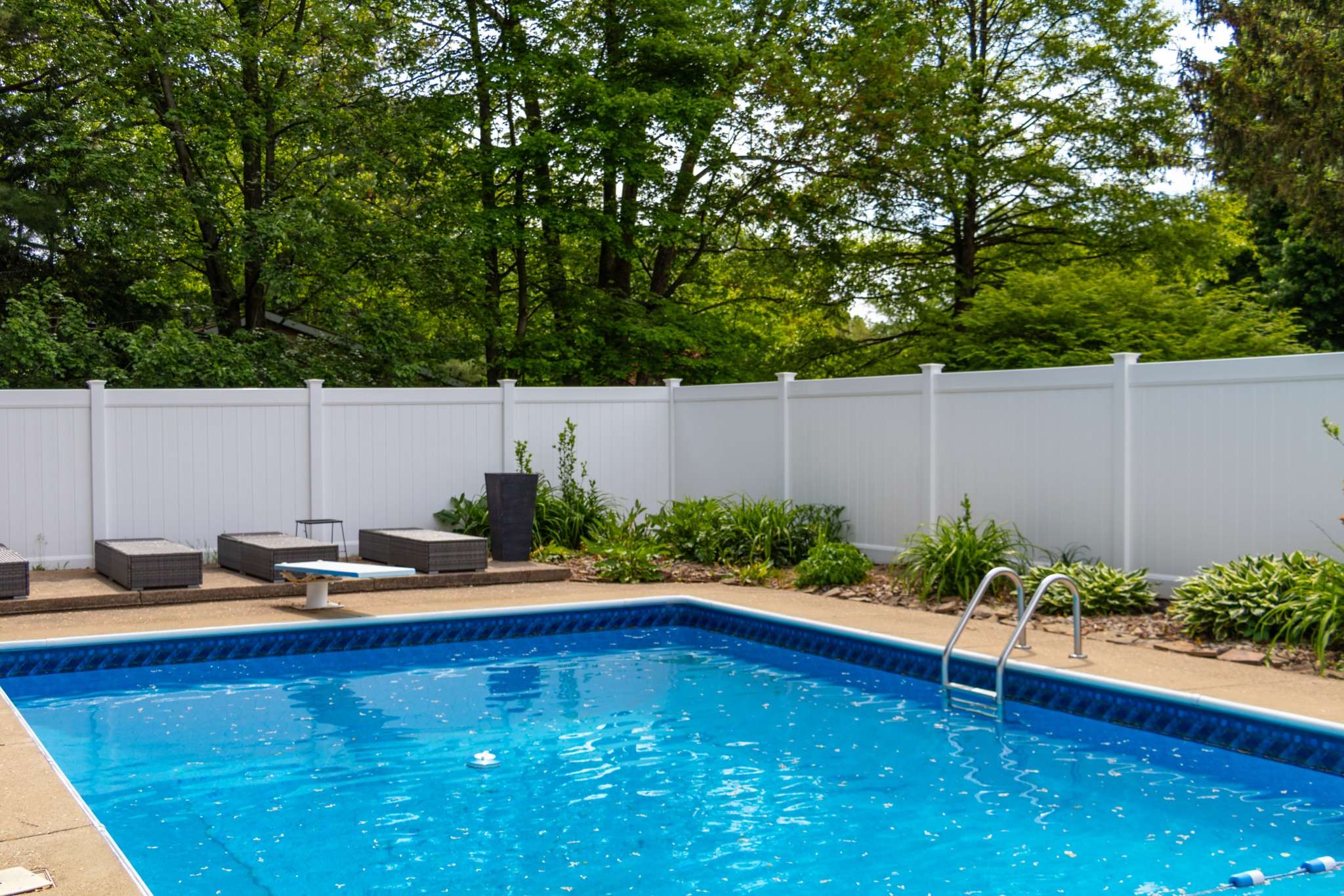 White Vinyl Privacy Fence for Pool